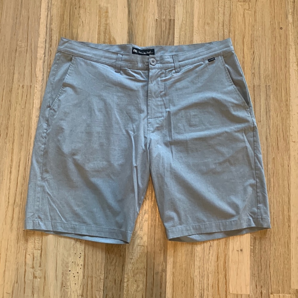 Travis Matthew shorts size 38
